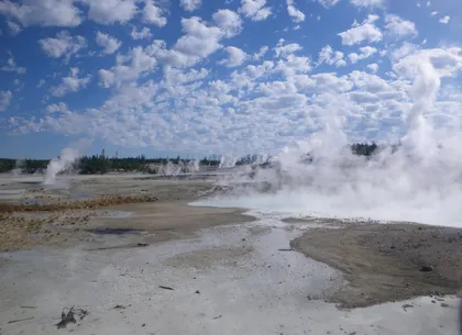Porcelain Basin - Norris Geyser Basin 